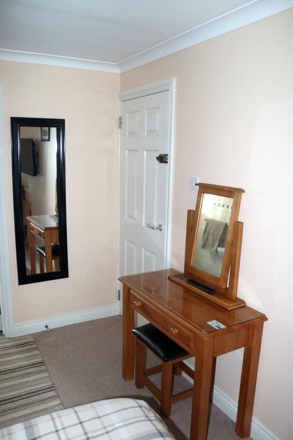 Bed and Breakfast Highworth House Суиндон Экстерьер фото